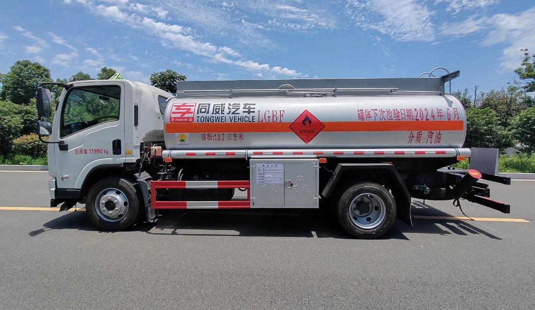 8噸柴油油罐車選購指南 合規(guī)運輸與高效作業(yè)的關鍵